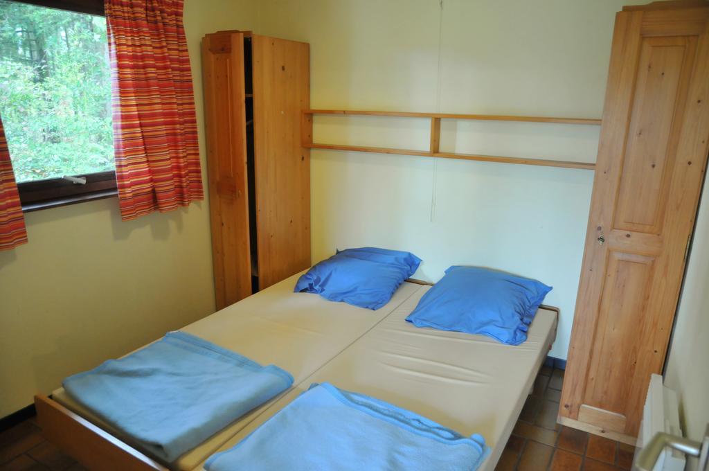 Village De Vacances De Vencimont Voneche Room photo